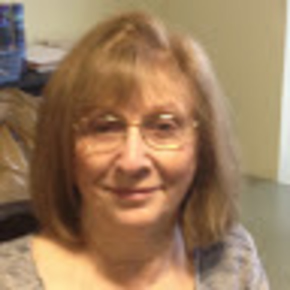 Profile Picture of Elaine Crookston (@elainecrookston) on Poshmark