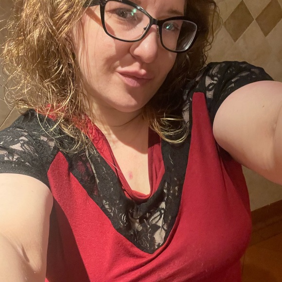 Profile Picture of Kelly Black (@kellyblack456) on Poshmark