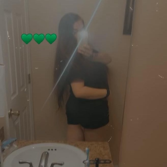 Profile Picture of Kimmy Kim (@kimmykim345) on Poshmark