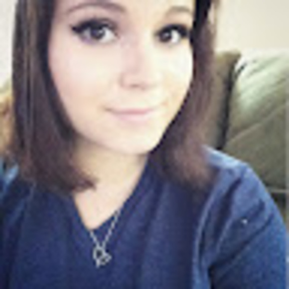 Profile Picture of Bethany Panettieri (@bpanettieri) on Poshmark