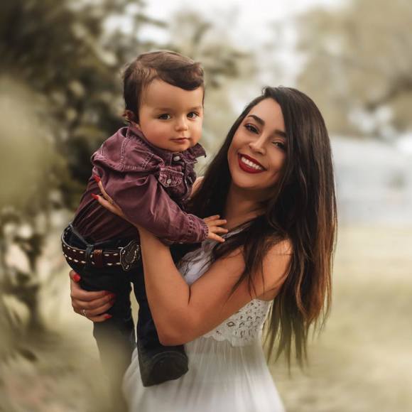 Profile Picture of Crystal Escobar (@cryssiescobar) on Poshmark