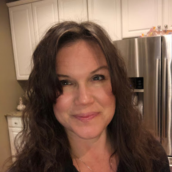 Profile Picture of Amy Emkow (@amyemkow) on Poshmark