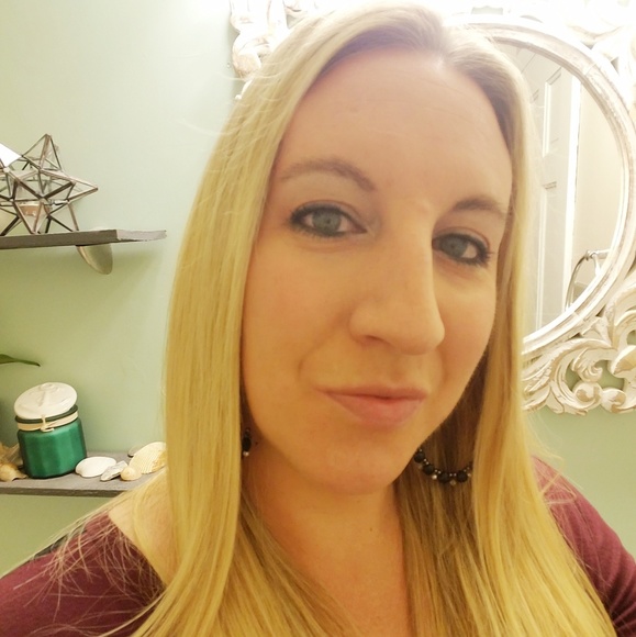 Profile Picture of Danielle Macri-harman (@dannieh19) on Poshmark