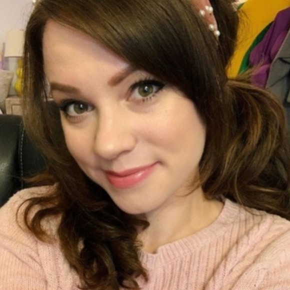 Profile Picture of Shawna Howson (@shawnahowson) on Poshmark