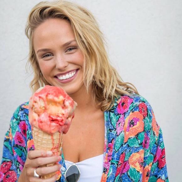 Profile Picture of Mckenna Colachis (@mckennacolachis) on Poshmark