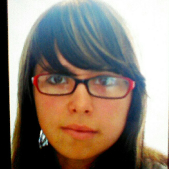 Profile Picture of Vi Nguyen (@viwin421) on Poshmark