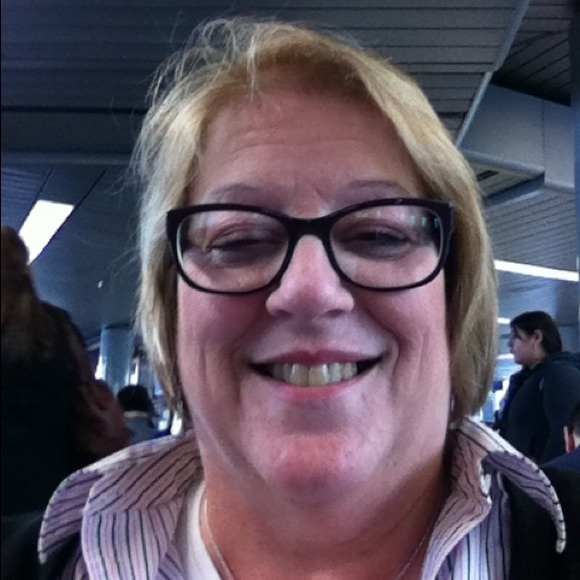Profile Picture of Shirley Casey (@shirleycasey) on Poshmark