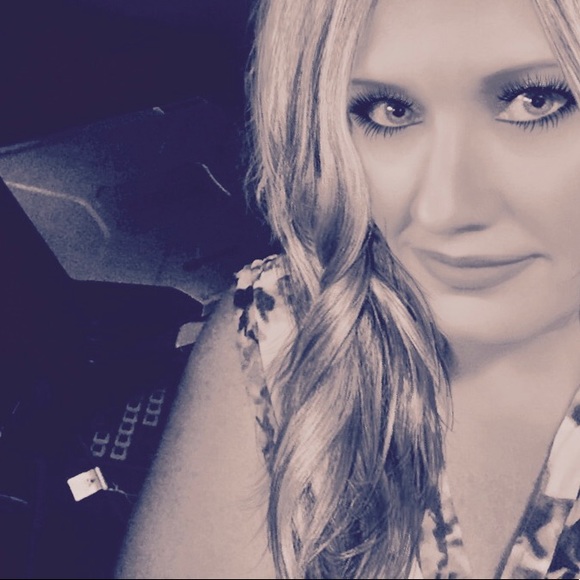 Gail Beaumier - Poshmark Profile Picture of Gail Beaumier (@ogpinksugar) on Poshmark