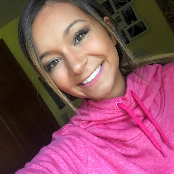 Profile Picture of Erika Rorosario (@enrosario98) on Poshmark