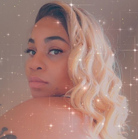 Profile Picture of Antoinette Manning (@mrsmanning01) on Poshmark