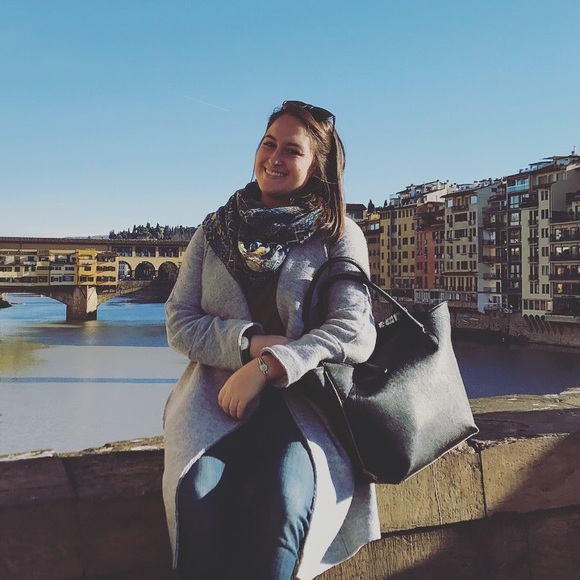 Profile Picture of Raechel Bugner (@rbugner) on Poshmark