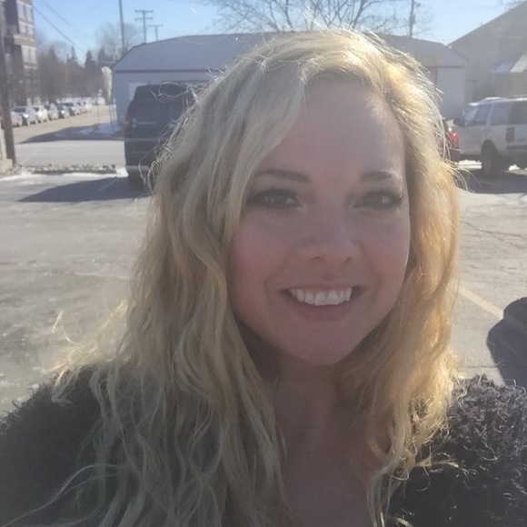 Profile Picture of Julia Brooke (@juliabrooke1) on Poshmark