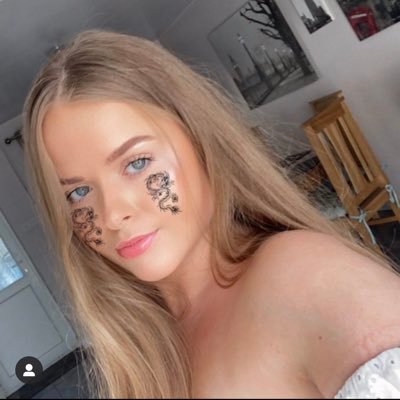 Profile Picture of Zoë The Hoë (@zoe_megann) on Twitter