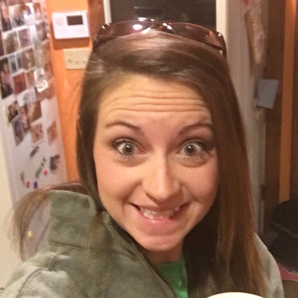 Profile Picture of Melody Noggle (@melody087) on Poshmark