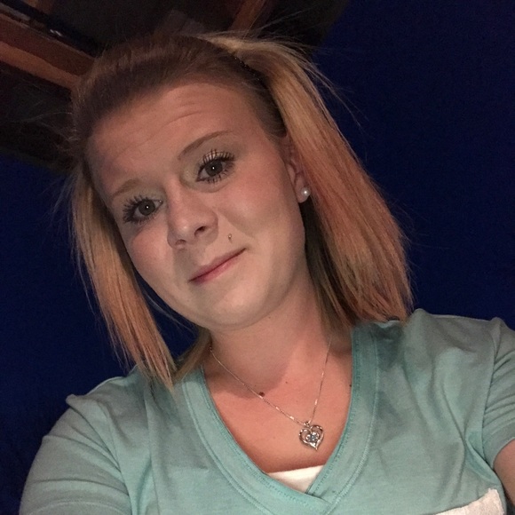 Profile Picture of Chasity Elrod (@chasss94) on Poshmark