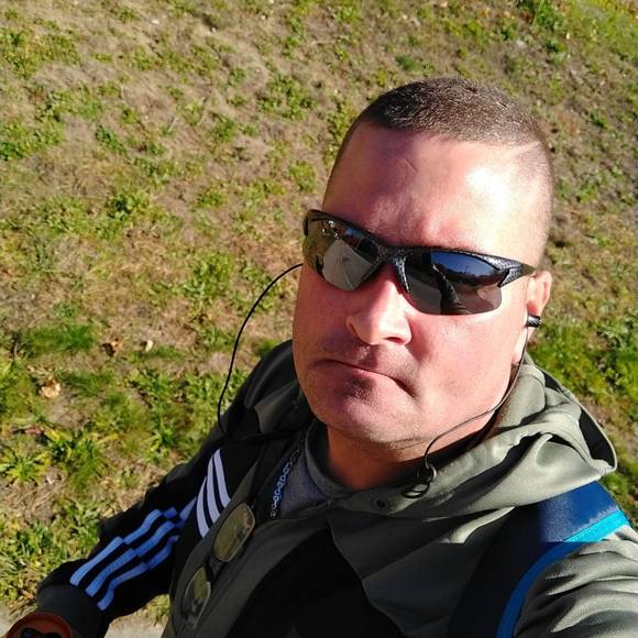 Profile Picture of Jeffrey Scott (@jeffreyscott577) on Poshmark