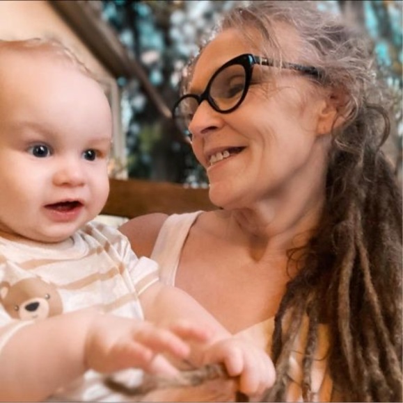 Profile Picture of Lesley Palfi (@lesleypalfi) on Poshmark