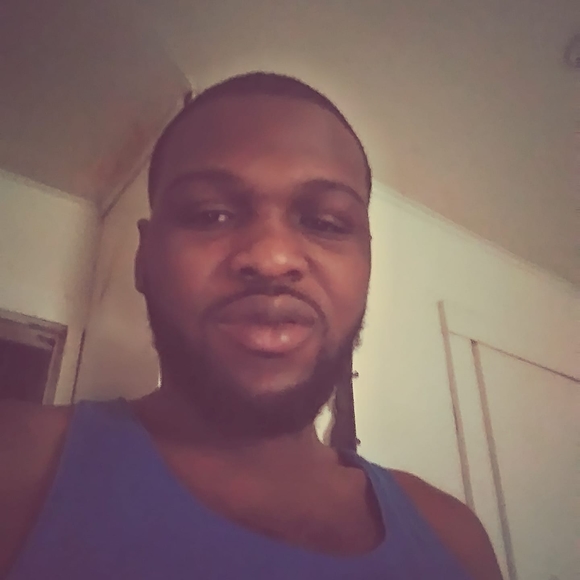 Profile Picture of Ray Van (@rayvan457) on Poshmark