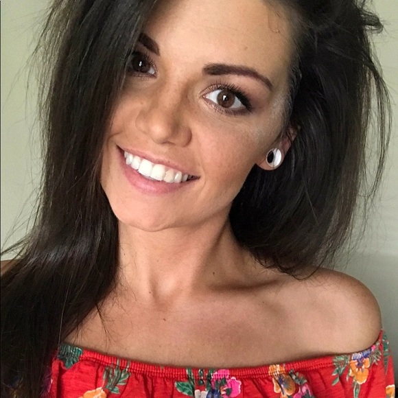 Profile Picture of Kendra Wagner (@kwagner44) on Poshmark