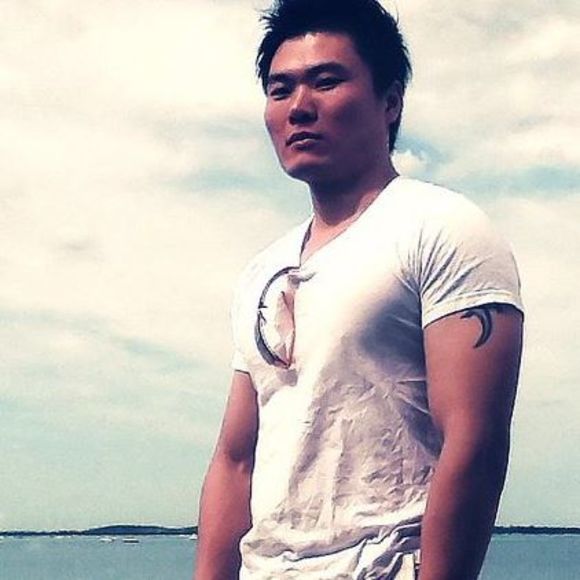 Profile Picture of Chris Lin (@skykyolcg) on Poshmark