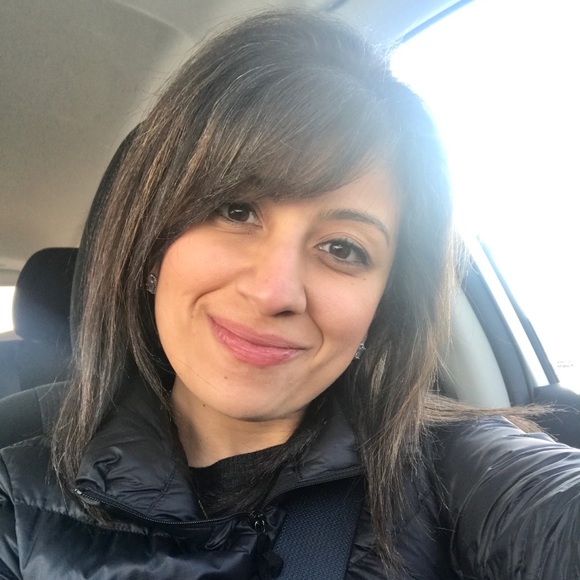 Profile Picture of Amanda Botros (@mandzb88) on Poshmark