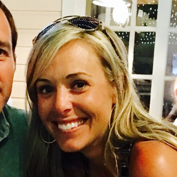 Profile Picture of Katy Robeson (@katyrobeson) on Poshmark