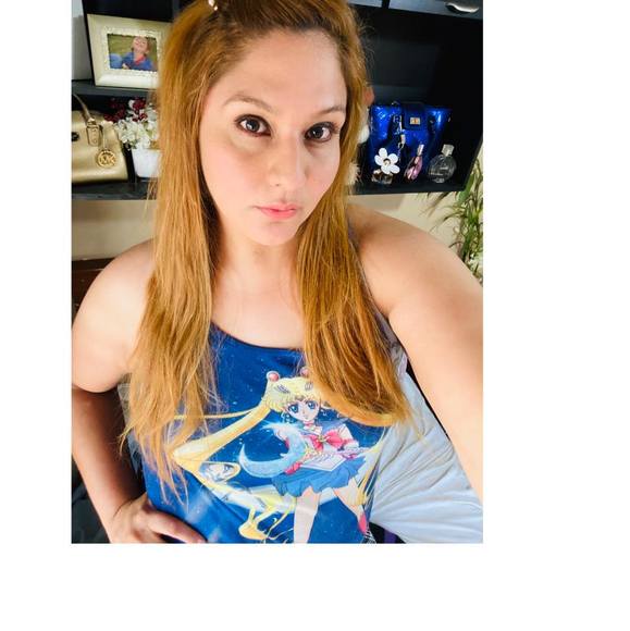 Profile Picture of Sahara t. Cordova (@ahara5352) on Poshmark