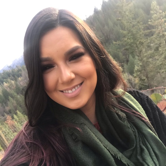 Profile Picture of Mary Swehla (@maryswehla) on Poshmark