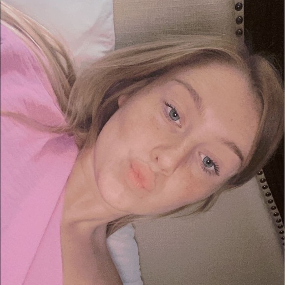 Profile Picture of Addison Stacy (@addison1430) on Poshmark