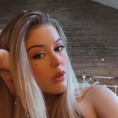 Profile Picture of Molly (@mollymeeks01) on Twitter