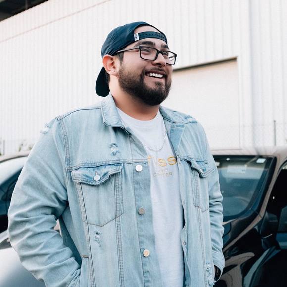 Profile Picture of Richard Flores (@rfp011) on Poshmark