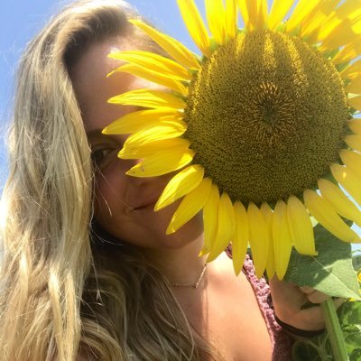 Profile Picture of Olivia Carteron Twitter