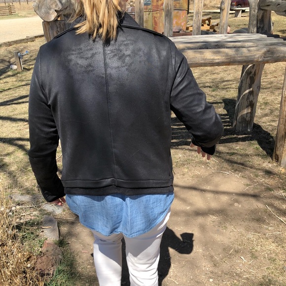 Profile Picture of Callie Lekas (@cjo727) on Poshmark