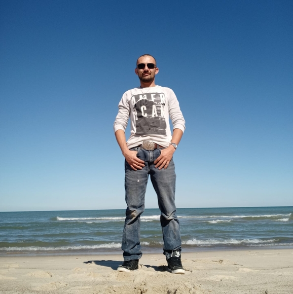 Profile Picture of Louis Scott (@louisscott0817) on Poshmark