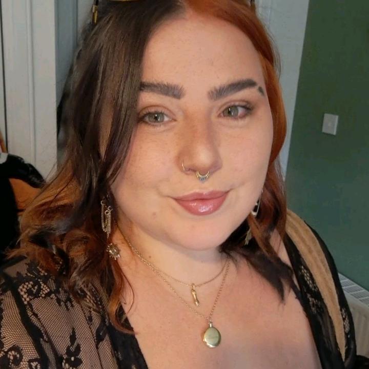 Profile Picture of Laura Holloway (@@w1tchp1mp) on Tiktok
