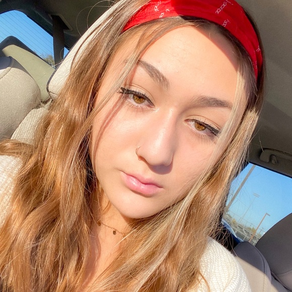 Profile Picture of Sydney Correlli (@sydcorrelli) on Poshmark