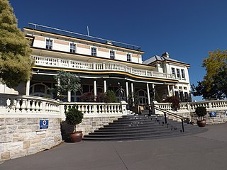 Profile Picture of Carrington Hotel, Katoombaon Wikipedia