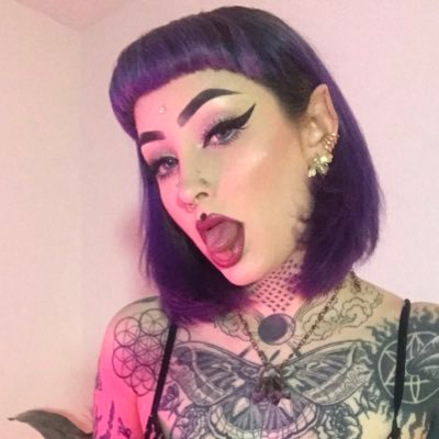 Profile Picture of  ⛓ 🕸𝖁𝖎𝖔𝖑𝖊𝖙 𝖂𝖎𝖓𝖙𝖊𝖗𝖘 🕸 ⛓ (@ForestHoneyxo) on Twitter