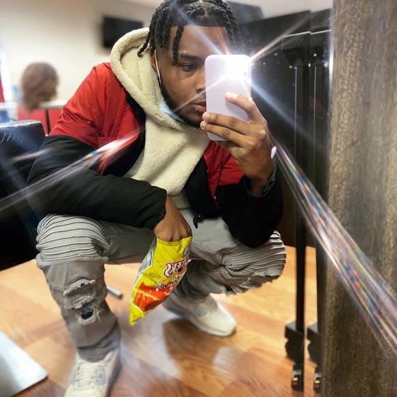 Profile Picture of Lunden Roulette (@lunden123) on Poshmark