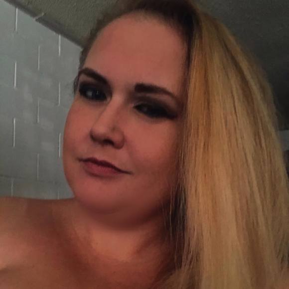 Profile Picture of Tamara Hoskins (@tamarahoskins) on Poshmark