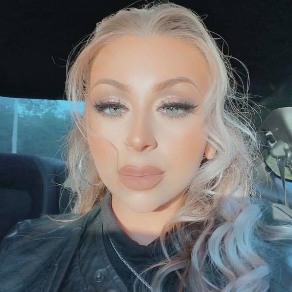 Profile Picture of Olivia Gaudioso (@livvyg4) on Poshmark