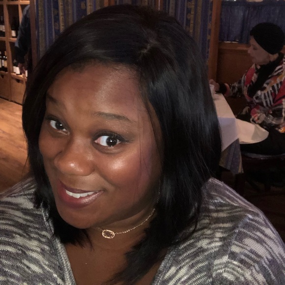 Profile Picture of Yolanda Blaine (@ymblaine) on Poshmark