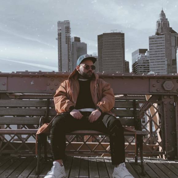 Profile Picture of Onix Rodriguez (@onixmu) on Poshmark