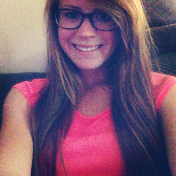 Profile Picture of Kelsey Simpkins (@kelseysimpkins) on Poshmark