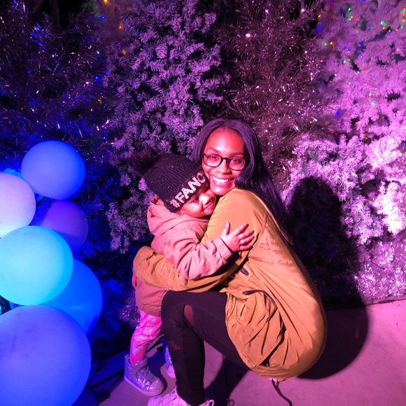 Profile Picture of Alexus Bell (@bellalexus27) on Poshmark