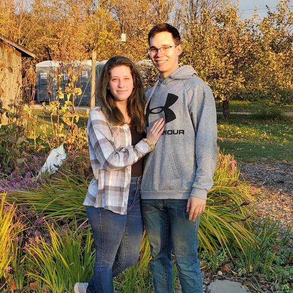 Profile Picture of Joel Zitzer (@jzitzer) on Poshmark