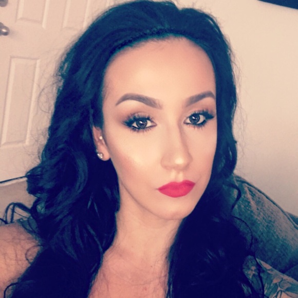 Profile Picture of Rosa Escarrega (@rescarrega) on Poshmark