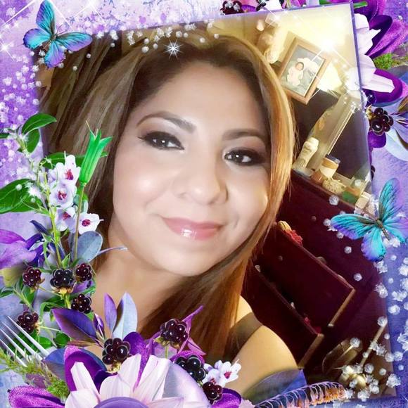 Profile Picture of Selene Barrera (@selenebarrera) on Poshmark