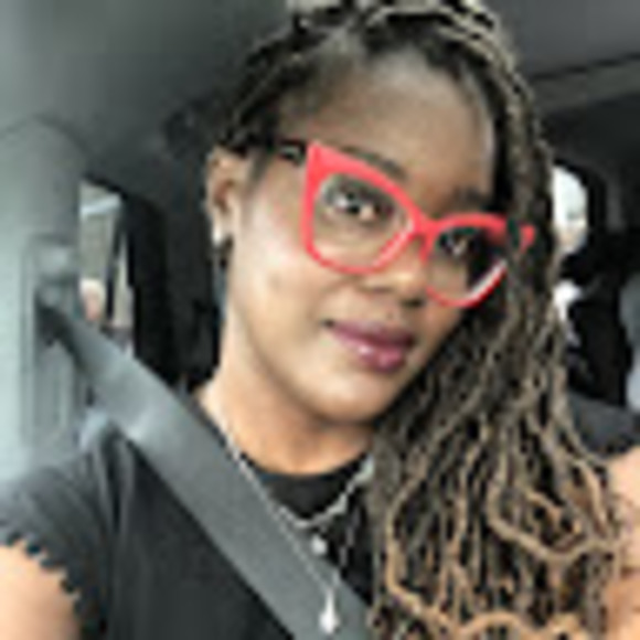 Profile Picture of Michele Walsh (@mrs_wallace34) on Poshmark