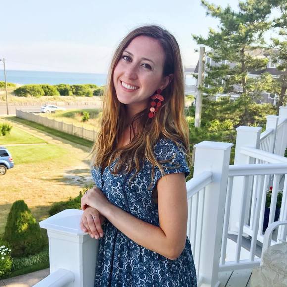 Profile Picture of Lauren Farace (@laurenfarace) on Poshmark